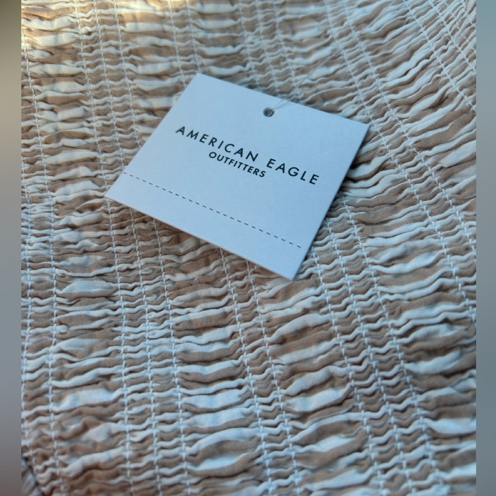 CLEARANCE SALE!! NWT American Eagle Bella Smocked Crop Top Size S - Picture 3 of 6